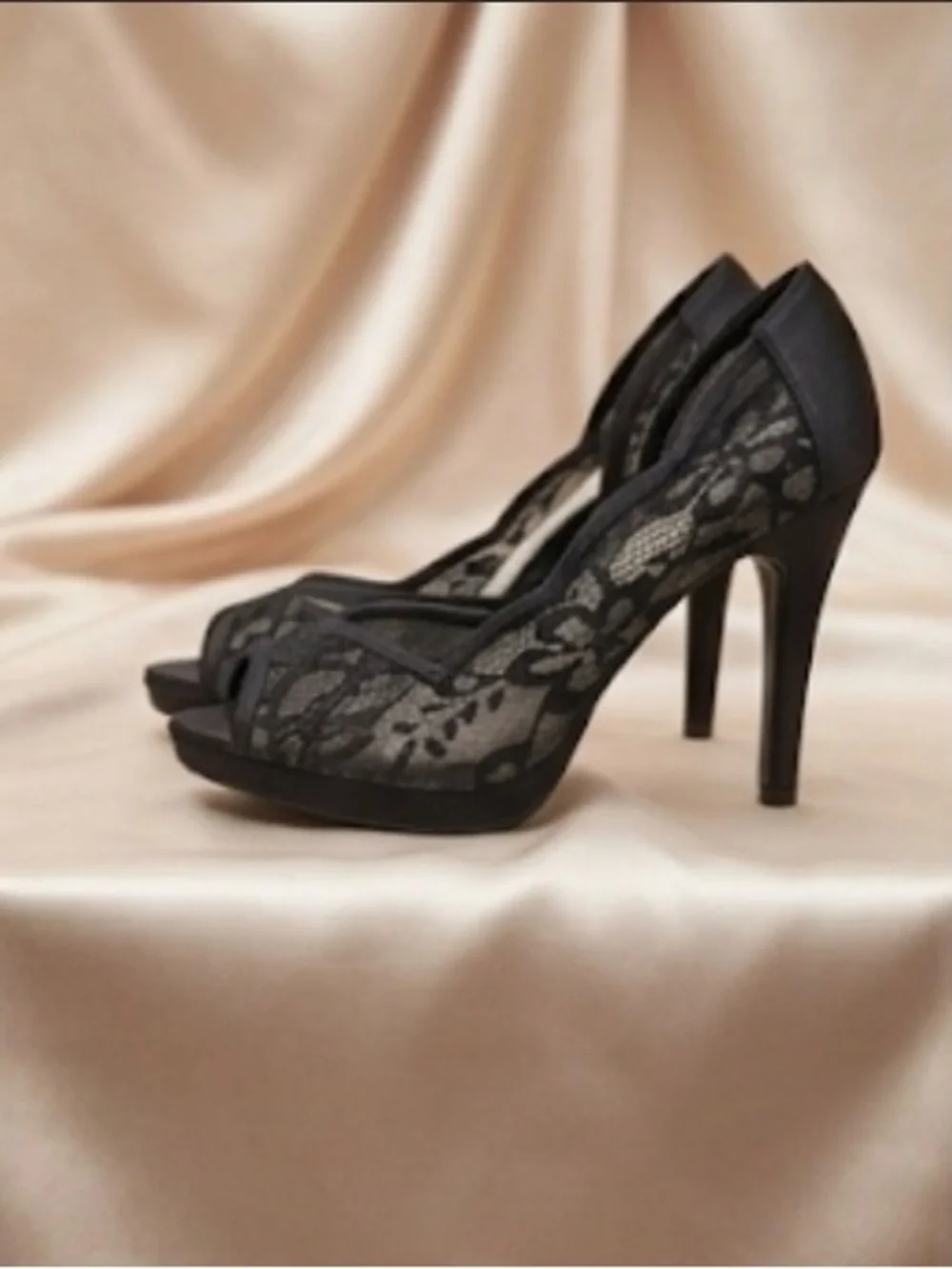 Vintage deadstock Coach and Four Elegant Black Lace Satin Peep Toe  9.5 NWT